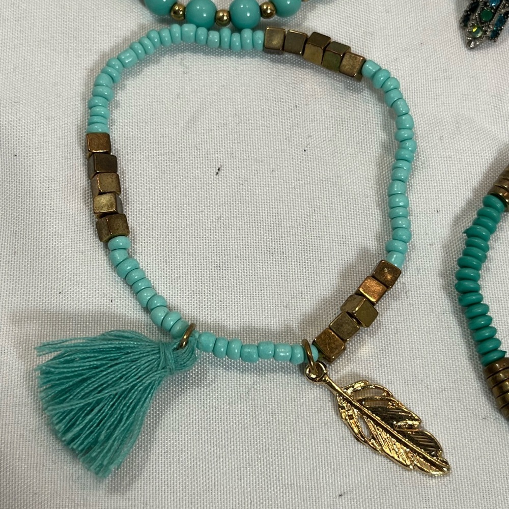 Set of four- turquoise bead bracelets. - Picture 4 of 6